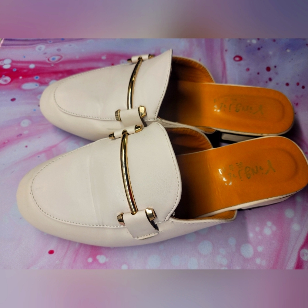 Size 8 Beige Cute Flats